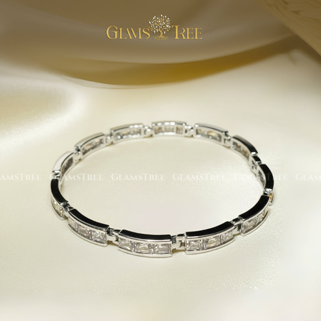 Luxury Silver Chain Bracelet Featuring Sparkling Cubic Zirconia